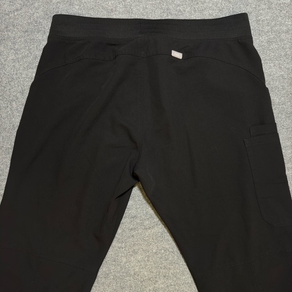 Figs Scrubs Women's Black Kade Cargo Scrub Pants - Picture 6 of 12